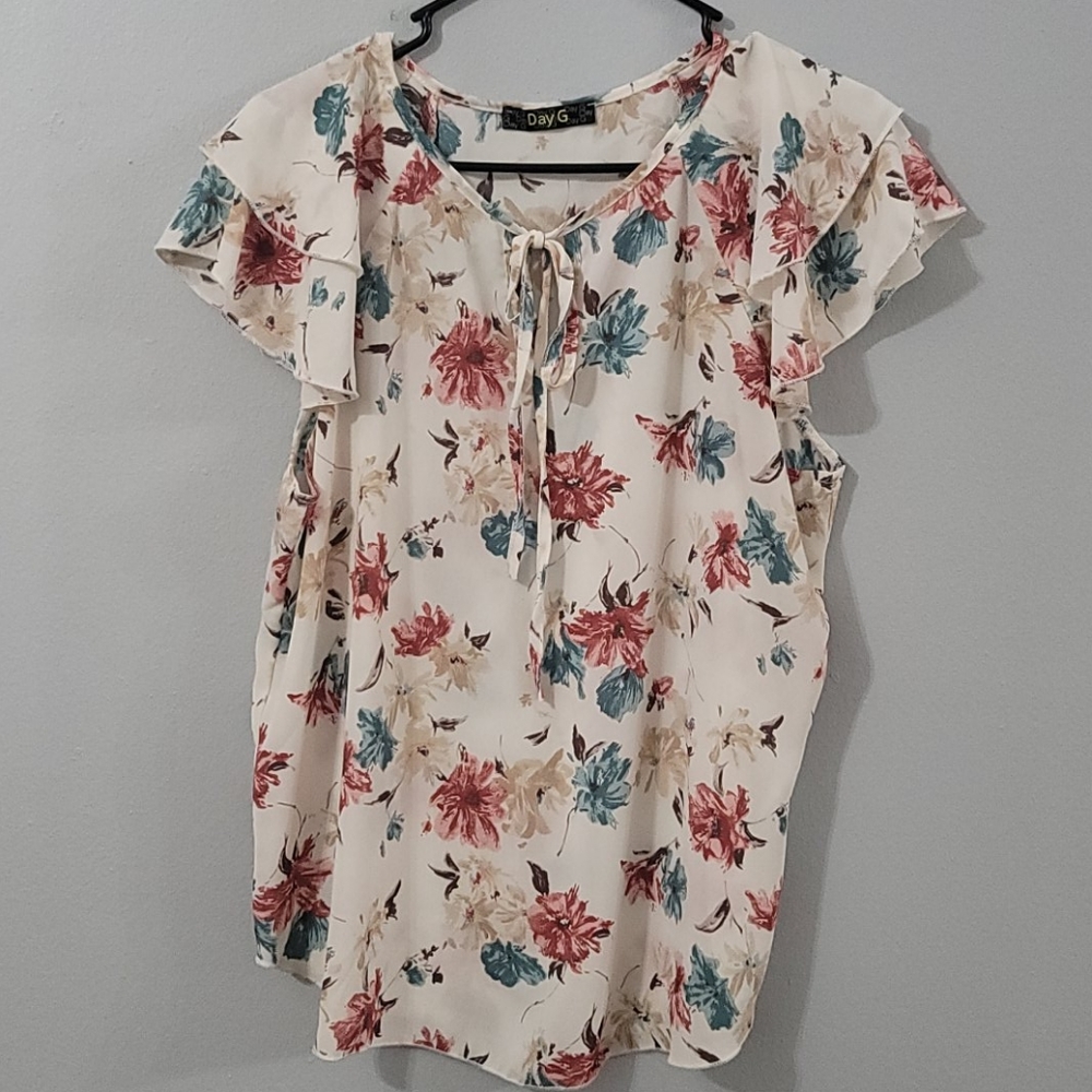 NWOT, Day G white blouse with flowers print